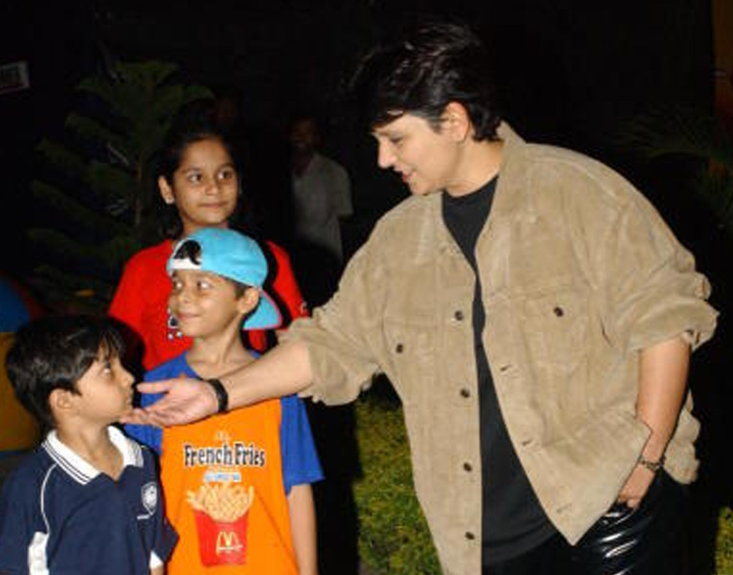 প্রথম রেকর্ডিং ১০ বছর বয়সে। অলকা যাজ্ঞিকের সঙ্গে তিনি গুজরাতি ছবিতে প্লেব্যাক করেন। বলিউডে তাঁর প্রথম প্লে ব্যাক ১৯৯০ সালে, ‘আঁধিয়া’ ছবিতে। এরপর তিনি প্লেব্যাক থেকে সরে যান ইন্ডিপপে।