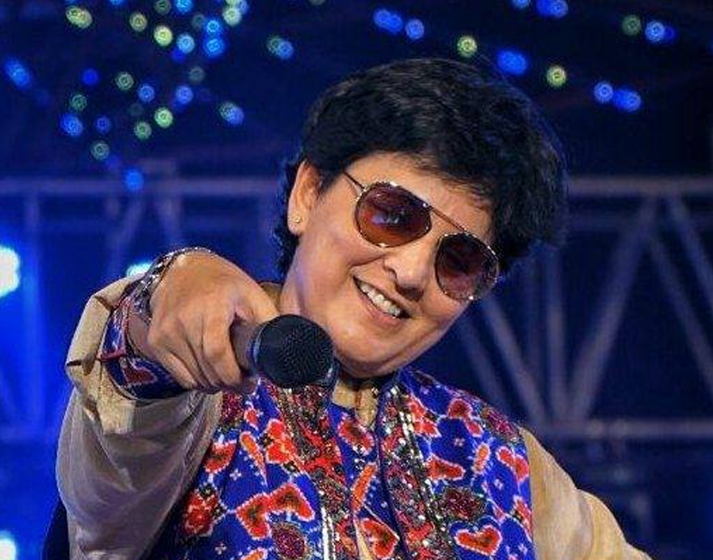 ১৯৯৮ সালে প্রকাশিত হয় ফাল্গুনীর প্রথম মিউজিক অ্যালবাম, ‘ইয়াদ পিয়া কি আনে লাগি’। শুরুতেই পৌঁছন সাফল্যের শীর্ষে। এই অ্যালবামে রিয়া সেন ছিলেন নায়িকা। তিনি-ও বিনোদন দুনিয়ার নজরে আসেন এই অ্যালবামেই। (ছবি: সোশ্য়াল মিডিয়া)