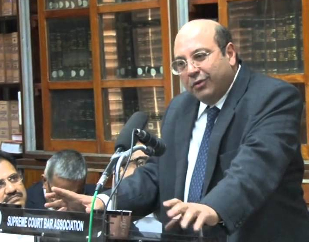 সিনিয়র কাউন্সেল থেকে সুপ্রিম কোর্টের বিচারপতি পদে উন্নীত হন আর এফ নরিম্যান। ২০১১-র ২৩ জুলাই তিনি নিযুক্ত হয়েছিলেন দেশের সলিসিটর জেনারেল পদে। তার আগে বার কাউন্সিলের সদস্যও ছিলেন তিনি।