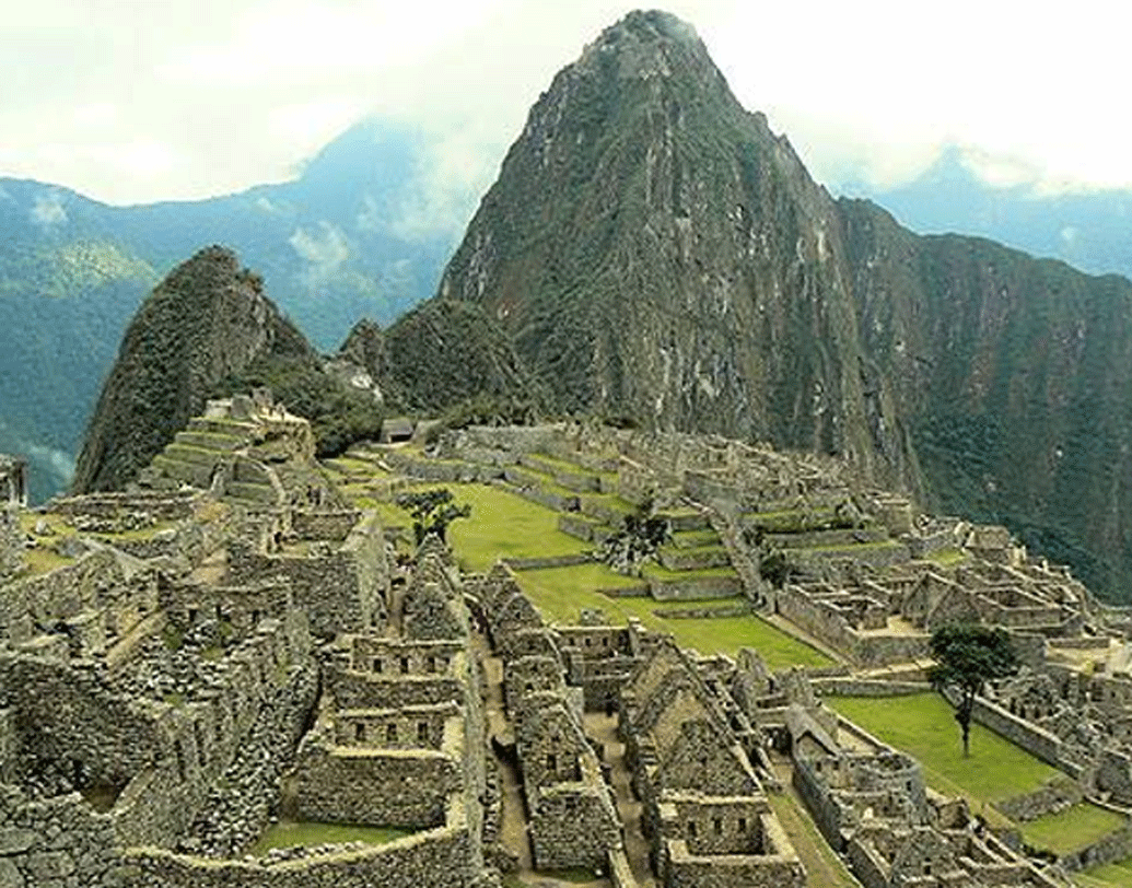 যাতায়াত যেমন দুরূহ, তেমনই এত উঁচুতে বড় গাছ প্রায় নেই বললেই চলে। পাহাড়ের মাথাটা ঝোপঝাড়েই ভর্তি। এমন পরিস্থিতিতে সূর্যের তাপ সহ্য করাটা খুব কষ্টকর।