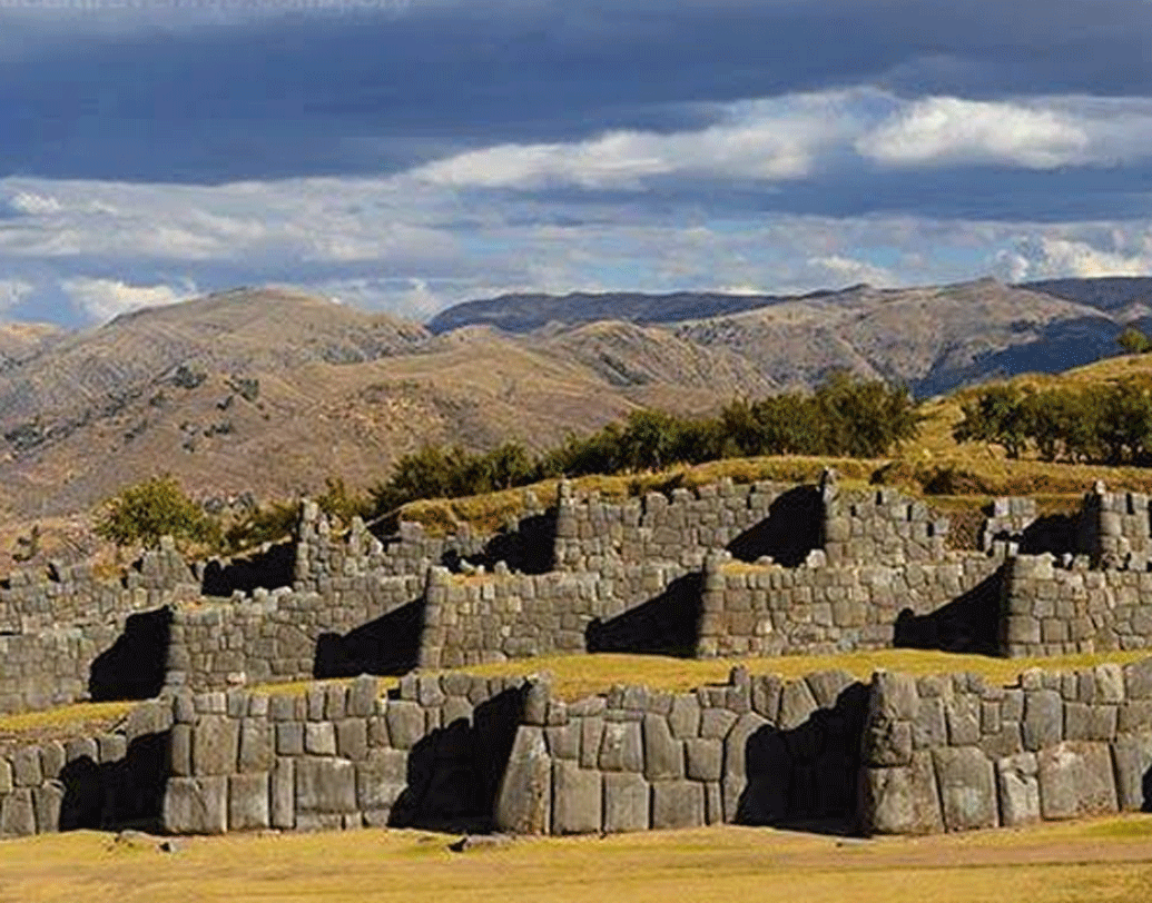 পেরুতে আন্দিজ পর্বতে সাত হাজার ৯৭০ ফুট উচ্চতায় মাচুপিচু শহর তৈরি হতে শুরু করে। ১৯১১ সালে আমেরিকার ইতিহাসবিদ হিরাম ব্রিংহ্যাম প্রথম এই প্রায় হারিয়ে যাওয়া শহরকে সকলের সামনে আনেন।