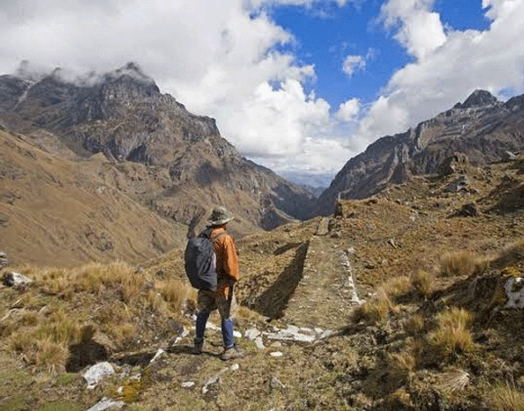 তবে খুব বেশি দিন এই শহর স্থায়ী হয়নি। ৮০ বছর ব্যবহারের পর এ শহর পরিত্যক্ত হয়ে যায়। জানা যায়, মাচুপিচুর সমস্ত বাসিন্দা গুটি বসন্তে আক্রান্ত হয়ে একে একে মারা যান। মহামারির আকার নিয়েছিল গুটি বসন্ত।