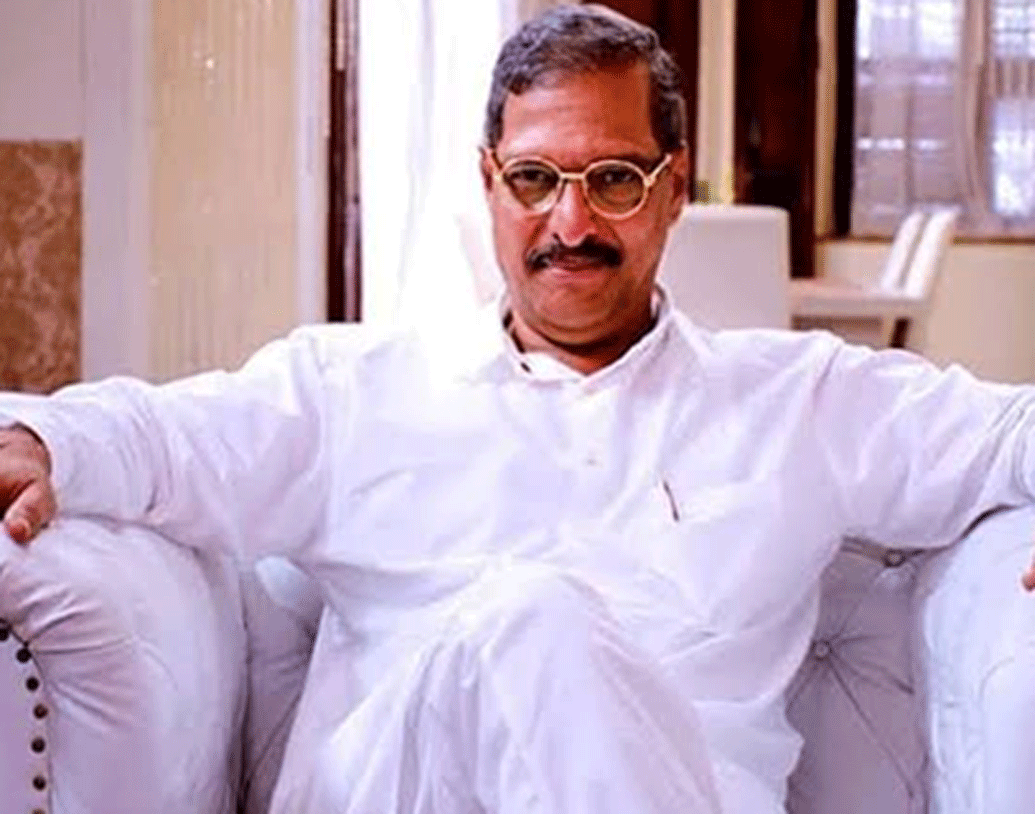 শোনা যায়, ছোটবেলায় নানা পটেকর ভীষণ দুষ্টু ছিলেন। ছেলেকে সামলাতে না পেরে বিরক্ত হয়ে এক বার তাঁর মা তাঁকে মাসির বাড়ি পাঠিয়ে দিয়েছিলেন। কিন্তু কয়েক দিন পরেই ব্যাগ গুছিয়ে নানাকে বাড়িতে ফিরিয়ে দিয়ে গিয়েছিলেন মাসি। মাসির অভিযোগ ছিল, তুতো ভাইবোনদের খারাপ বুদ্ধি দিতেন নানা।