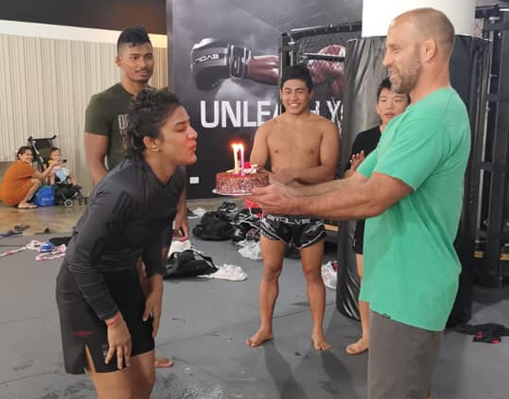 খেতাব লাভের পরে ঋতু জানিয়েছেন, তিনি গর্বিত ও উচ্ছ্বসিত। জীবনভর কুস্তিতে নিজেকে উজাড় করে দিতে চান তিনি। জানিয়েছেন ভারতীয় বাঘিনী, দৃঢ়প্রতিজ্ঞ ঋতু ফোগত।  (ছবি: সোশ্যাল মিডিয়া)