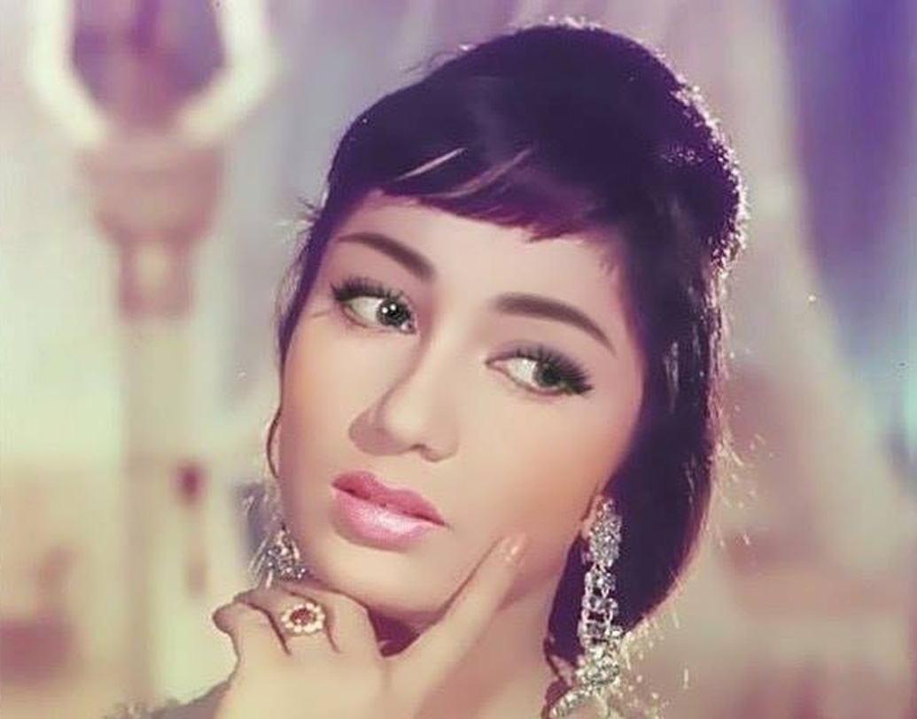 অভিনয় থেকে সরে যাওয়ার পরে প্রকাশ্যে আসতেন না সাধনা। নিভৃত জীবনে প্রবেশাধিকার ছিল না আলোকচিত্রীদেরও। ক্রমশ রোগও বাসা বাঁধতে থাকে তাঁর শরীরে। ১৯৯৫ সাল থেকে নিঃসন্তান সাধনার সঙ্গী হয় একাকিত্ব। কারণ, প্রায় তিন দশকের দাম্পত্য শেষে সে সময় প্রয়াত হন সাধনার স্বামী, আর কে নায়ার।