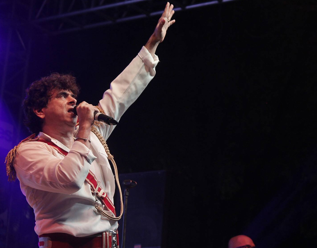 সবথেকে বিস্ময়কর হল, গত দু’দশকেরও বেশি সময় ধরে তাদের জনপ্রিয়তা ধরে রেখেছে ইউফোরিয়া। ইন্ডিপপ-এর অন্য শিল্পীরা হারিয়ে গিয়েছেন বিস্মৃতির অতলে। কিন্তু এখনও জলসায় বাজিমাত করে ইউফোরিয়া।