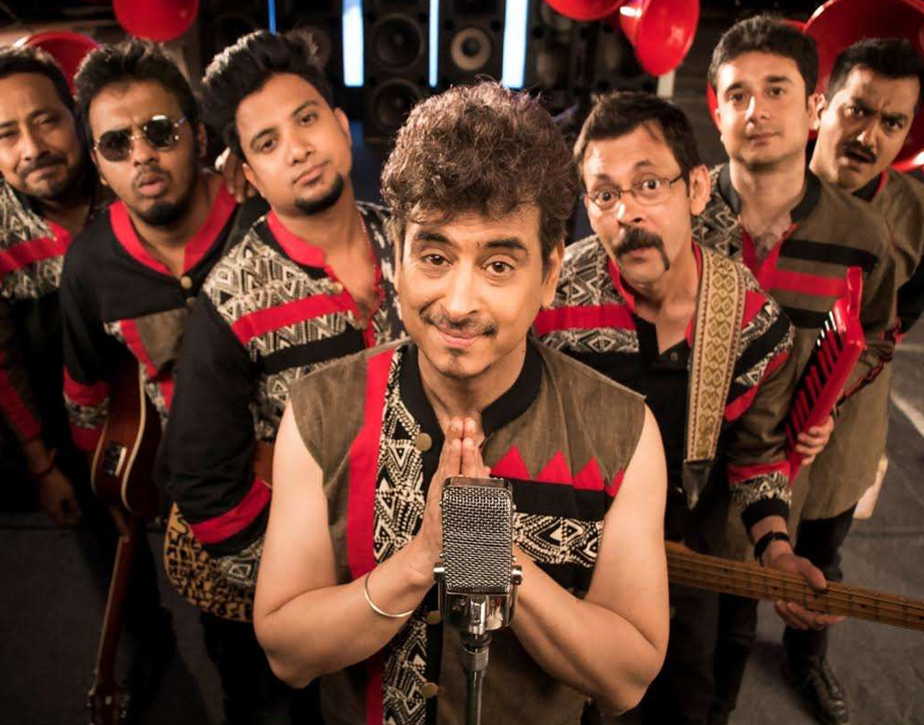 কলেজে পলাশের সহপাঠী ছিলেন ডি জে ভাদুড়ি। ব্যান্ডের প্রথম দিন থেকে দু’জনের বন্ধুত্ব অটুট। ভাদুড়িকে ইউফোরিয়া-র ‘মেরুদণ্ড’ বলেন পলাশ। ১৯৯৮ সালে মুক্তি পায় ইউফোরিয়ার প্রথম অ্যালবাম ‘ধুম’। আবির্ভাবেই চূড়ান্ত সাফল্য। শ্রোতা এবং সমালোচক, দুই মহলেই জনপ্রিয় হয় অ্যালবামের ‘ধুম পিচাক ধুম’।