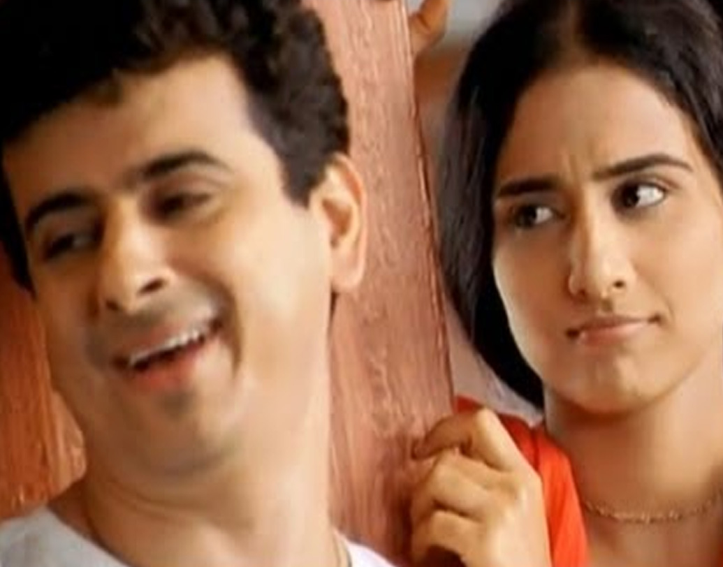 ইউফোরিয়া-র জনপ্রিয় গান ‘কভি আনা তু মেরে গলি’ গানের সঙ্গে পারপরম্যান্স বিদ্যা বালনের কেরিয়ারে প্রথম দিকের কাজের মধ্যে একটি। এই গান নবাগতা বিদ্যাকে পরিচিতি দেয় জাতীয় স্তরে।