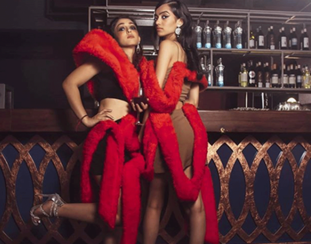 ফটোশুট তারকাদের জন্য খুবই গুরুত্বপূর্ণ। কিন্তু স্টাইলিস্টকে বারবার বলা সত্ত্বেও নাকি তিনি ইরার ফটোশুটে আসছেন না। স্টাইলিস্ট যাতে তাঁর সমস্ত কাজ ফেলে ফটোশুট করেন, তাই এটা ছিল ইরার চাল।