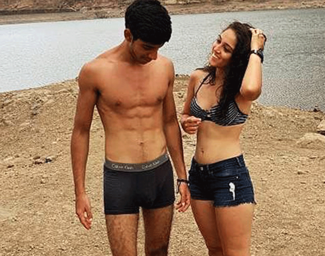 ইরা ইতিমধ্যেই সোশ্যাল মিডিয়া স্টার হয়ে গিয়েছেন। সোশ্যাল মিডিয়ায় তাঁর একাধিক ছবি শেয়ার হয়। ইরার বয়ফ্রেন্ড কে? ইরা কখন কোথায় পার্টি করছেন, এগুলোর প্রায় কিছুই অজানা থাকে না তাঁর ফ্যানেদের কাছে।