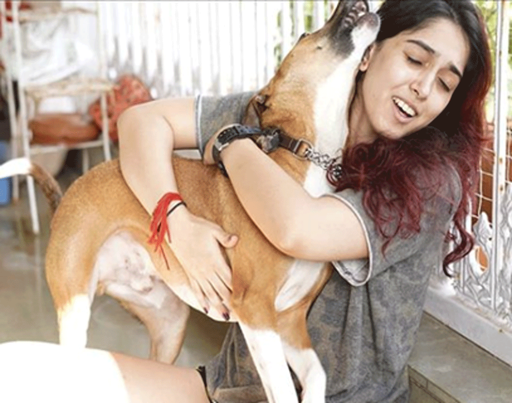 টমবয় ইরার রূপ ও ক্যারিশ্মায় মুগ্ধ বলিউড। পশুপ্রেমী ইরা খেলাধূলাতেও সমান আগ্রহী।