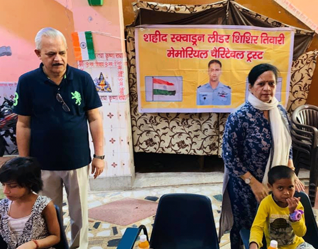 শিশিরের বাবা শরদ তিওয়ারিও একসময় ভারতীয় সেনাবাহিনীতেই কর্মরত ছিলেন। তিনি ছিলেন গ্রুপ ক্যাপ্টেন। বাবা শরদ এবং মা সবিতা একমাত্র ছেলেকে হারিয়ে ভীষণ ভেঙে পড়েছিলেন।