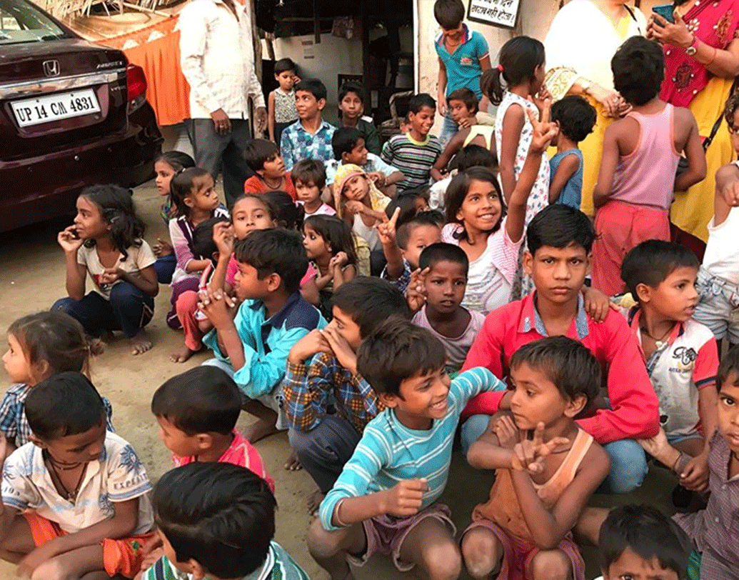 ছেলের স্বপ্নপূরণের উদ্দেশ্যে এইভাবে শুরু হয় তাঁদের পথ চলা। একজন, দু’জন করে ক্রমে ৩৫০ পড়ুয়া যোগ দেয় স্কুলে।