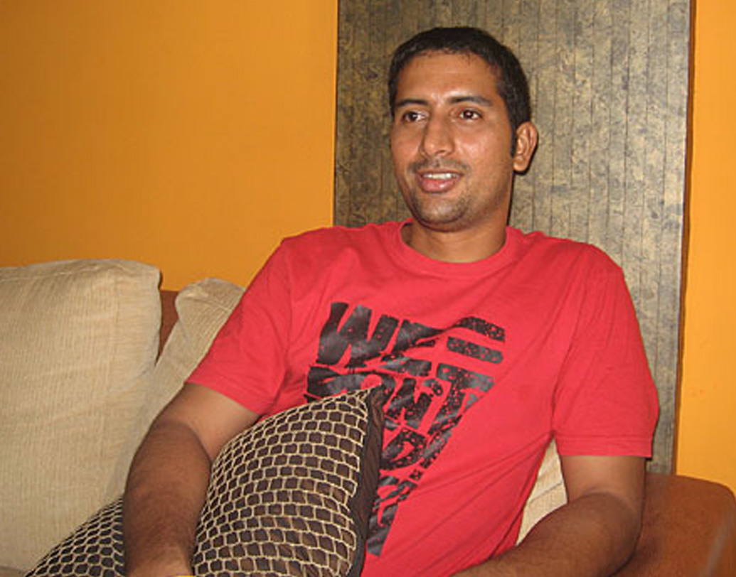 জাতীয় দলে ওপেনার রমেশের প্রথম সুযোগ ১৯৯৯ সালে। পাকিস্তানের বিপক্ষে টেস্ট সিরিজ। সে বছরই মার্চে শ্রীলঙ্কার বিরুদ্ধে ওয়ান ডে-তে আত্মপ্রকাশ। প্রথম ভারতীয় ক্রিকেটার হিসেবে তিনি ওয়ান ডে ক্রিকেটের প্রথম বলেই উইকেট পান। বহু বছর এই রেকর্ড অক্ষত ছিল। পরে ভারতীয় ক্রিকেটে এই রেকর্ড স্পর্শ করেন ভুবনেশ্বর কুমার।