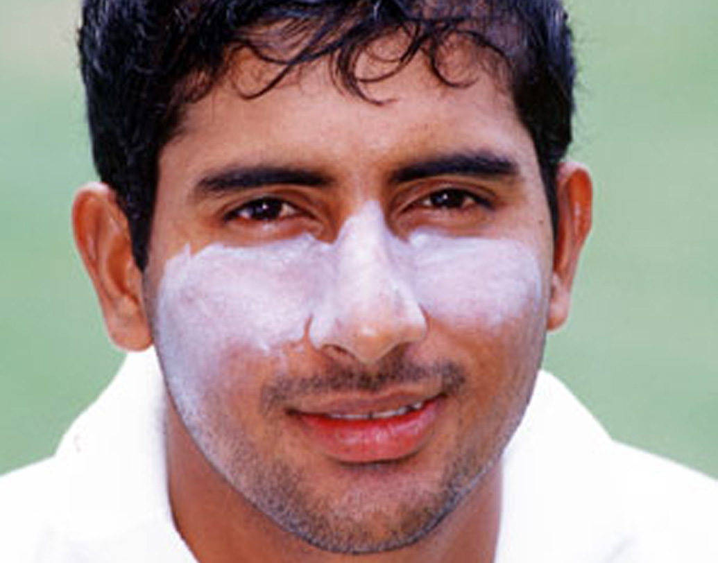 মোট ১৯ টি টেস্ট ম্যাচে তাঁর স্কোর ১৩৬৭ রান। ২৪ টি ওয়ান ডে-তে তাঁর মোট সংগ্রহ ৬৪৬ রান। টেস্টে কোনও উইকেট পাননি। ওয়ান ডে-তে তাঁর শিকার সর্বসাকুল্যে ওই একটি-ই, ওয়েস্ট ইন্ডিজের নিক্সন ম্যাকলেন। প্রথম ও শেষ।