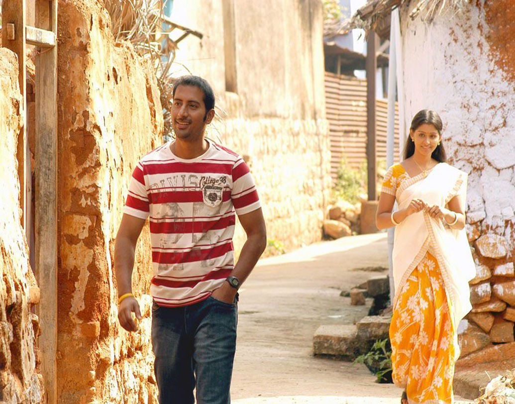 আন্তর্জাতিক ক্রিকেট থেকে বিদায়ের পরে কয়েক বছর ঘরোয়া ক্রিকেট খেলেন। তামিলনাড়ু, কেরল ও অসমের হয়ে। এরপর সম্পূর্ণ পথ বদল। রমেশ অভিনয় শুরু করেন। ২০০৮ সালে মুক্তি পায় তাঁর অভিনীত তামিল ছবি, ‘সন্তোষ সুব্রমনিয়ম’। ‘পোট্টা পট্টি’ ছবিতে তিনি ছিলেন নামভূমিকায়।