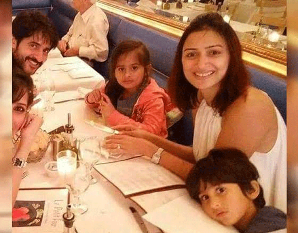 হিতেন তেজওয়ানি এবং গৌরী প্রধান: টিভি শো কুটুম্ব-এ প্রথম দুজনের দেখা। দুবছর ডেট করার পর ২০০৪ সালে তাঁরা বিয়ে করেন। ২০০৯ সালে ১১ নভেম্বর যমজ সন্তানকে স্বাগত জানান তাঁরা। একটা মেয়ে এবং একটা ছেলের জন্ম হয়।