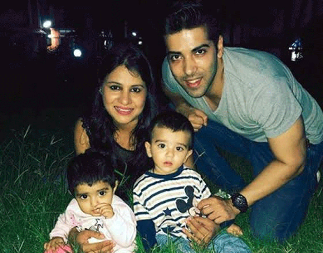 কিংশুক মহাজন এবং দিব্যা গুপ্ত: আর এক সেলেব দম্পতি যাঁরা যমজ সন্তানের জন্ম দিয়েছেন। ২০১২ সালে নভেম্বরে দিব্যা যমজ সন্তানের জন্ম দেন। ছেলের নাম রেখেছেন সসির এবং মেয়ের নাম সায়সা।