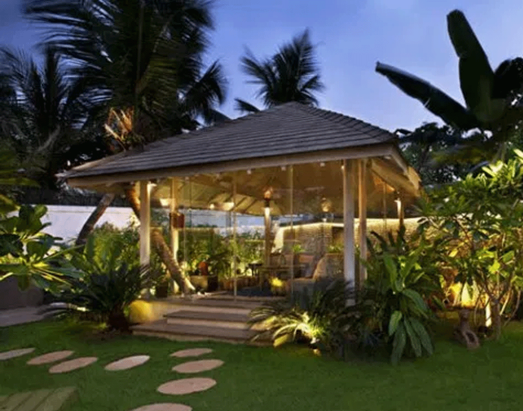 সমুদ্রের পাড়ে বলে বাড়ির নাম রাখা হয়েছে ‘কিনারা’। বাড়ির বাইরেটা যতটা সুন্দর, ভিতরটাও তাকে পাল্লা দিতে প্রস্তুত। শিল্পা-রাজের স্বপ্নের বাড়ির অন্দরসজ্জা দেখলে চমকে যাবেন।