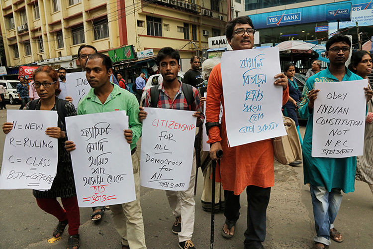 প্রতিবাদে নাগরিক সমাজ।