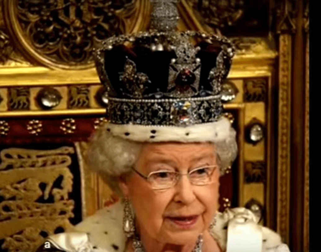 রাজপরিবারের ঐতিহ্যবাহী এই মুকুটের গায়ে লাগানো রয়েছে বহু মূল্যহান রত্ন। ব্রিটিশ রাজপরিবারের ওই মুকুটের মূল্য কত জানেন?