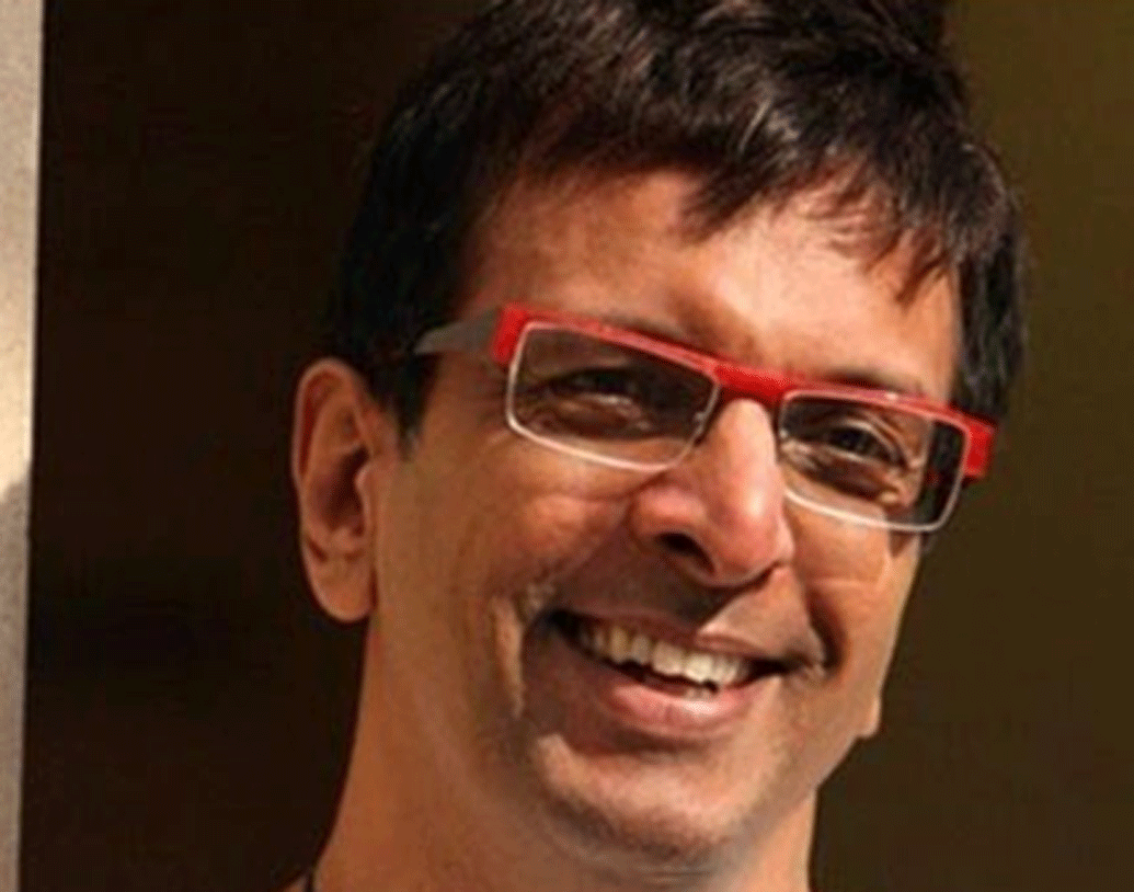 ১৯৬৩ সালের ৪ ডিসেম্বর মুম্বইয়ে তাঁর জন্ম। বিখ্যাত কমেডিয়ান জগদীপ জাফরির ছেলে তিনি। জাভেদের প্রকৃত নাম সৈয়দ জাভেদ আহমেদ জাফরি।