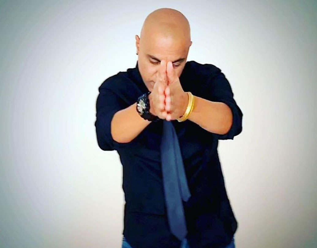 নিজের অ্যালবামের বেশির ভাগ গান নিজেই লিখেছেন বাবা। ১৯৯৫ সালে ‘ডান্স পার্টি’ নামের সিনেমায় সঙ্গীত পরিচালনার দায়িত্ব পান বাবা সেহগল। সে ছবির বিখ্যাত গান ‘…অরেঞ্জ কুর্তা পিলা পাজামা’ বিপুল জনপ্রিয়তা লাভ করে। এর পর বিভিন্ন ছবিতে সঙ্গীত পরিচালনার অফার আসতে শুরু করে তাঁর কাছে।