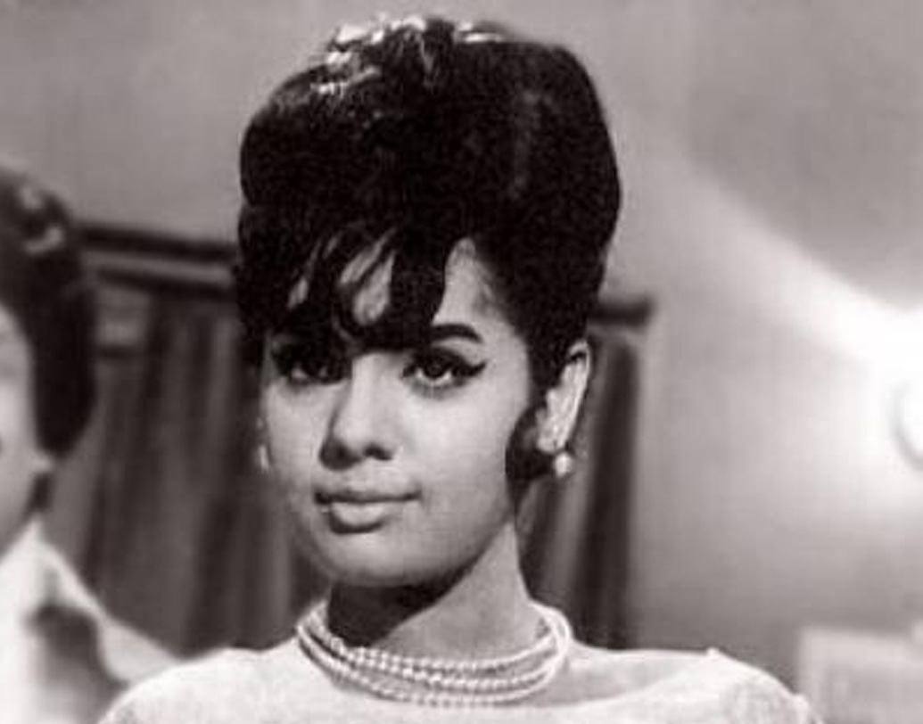 রাজেশ খন্নার বিপরীতে ‘দো রাস্তে’-র পরে সফল হয় তাঁর ‘বন্ধন’ ছবিটিও। এর পর ছবিটি পাল্টে যায় অনেক। তিনি রাজেন্দ্র কুমারের ‘টাঙ্গেওয়ালা’ ছবির নায়িকা হন। ধর্মেন্দ্রর সঙ্গে মুমতাজের দু’টি ছবি ‘লোফার’ এবং ‘ঝিল কে উস পার’-ও হিট হয়।