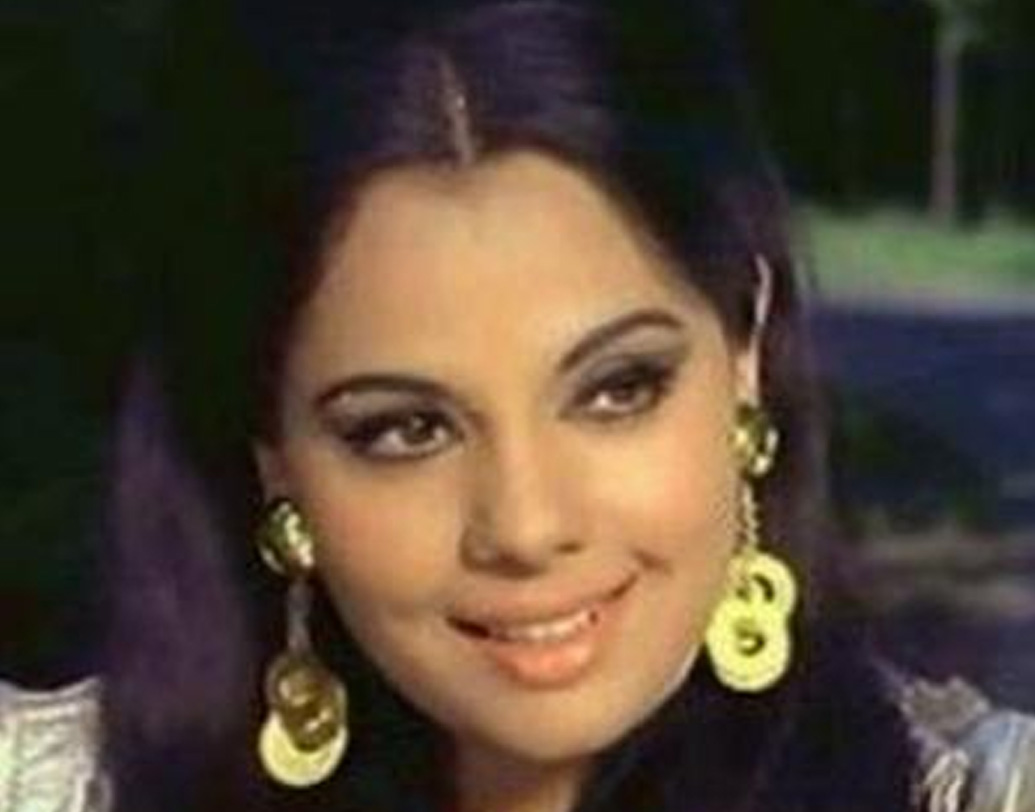 শোনা যায়, একসময় শশী কপূর তাঁর সঙ্গে অভিনয় করতে অস্বীকার করেছিলেন। কারণ, তাঁর কাছে তখন মুমতাজ ছিলেন ‘বি গ্রেড ছবির নায়িকা’। পরে শশী তাঁকেই নায়িকা হিসেবে চান ‘চোর মচায়ে শোর’ ছবিতে।