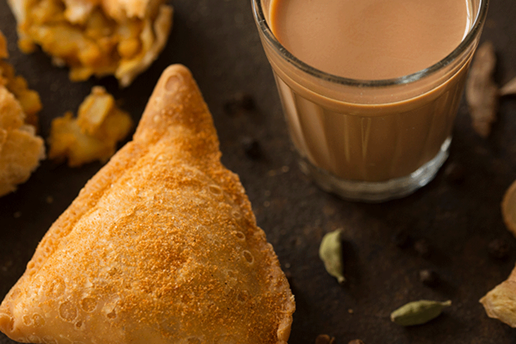 সেটা ছিল ২০০৭ সাল। তাঁর শিঙাড়া কিয়স্ক খোলার ইচ্ছার কথা নিধিকে জানান তিনি। কিন্তু তখন ব্যবসা শুরু প্রয়োজনীয় টাকা ছিল না। ২০০৯ সালে শিখর বায়োকন কোম্পানিতে যোগ দেন। এর দু’বছর পর বিয়ে করেন নিধি-শিখর।