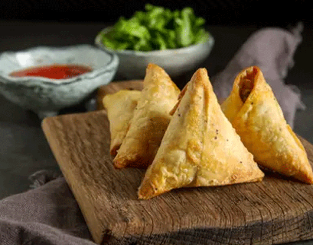 ব্যবসাটাকে বড় জায়গায় নিয়ে যাওয়ার এটাই ছিল সেরা সুযোগ। কিন্তু সমস্যা ছিল অর্থের। ঝুঁকি নিয়ে নিধি এবং শিখর তাঁদের ফ্ল্যাট বেচে দেন। সেই টাকা ব্যবসায় নিয়োগ করেন। একটা বড় রান্নাঘর কিনে তৈরি করেন তাঁরা।