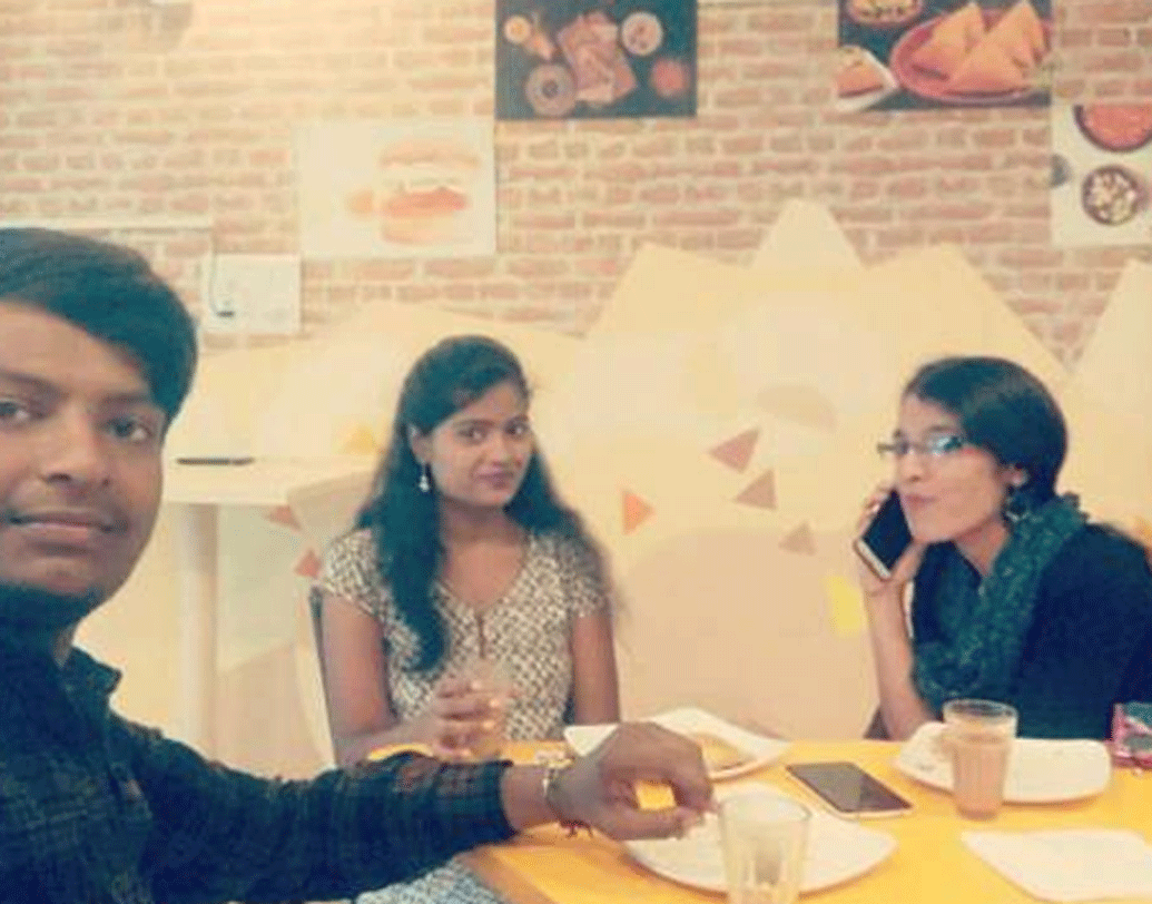 ব্যবসা আরও বাড়ানোর জন্য নিধি শিঙাড়া উত্সবের আয়োজন করেন। বিভিন্ন কর্পোরেট কোম্পানিকে আমন্ত্রণ জানান। উত্সবে শিঙাড়া খেয়ে অনেকেরই ভাল লেগে যায়। তাঁরা তাঁদের সংস্থায় ‘সামোসা সিংহ’-এর আউটলেটের ব্যবস্থা করেন।