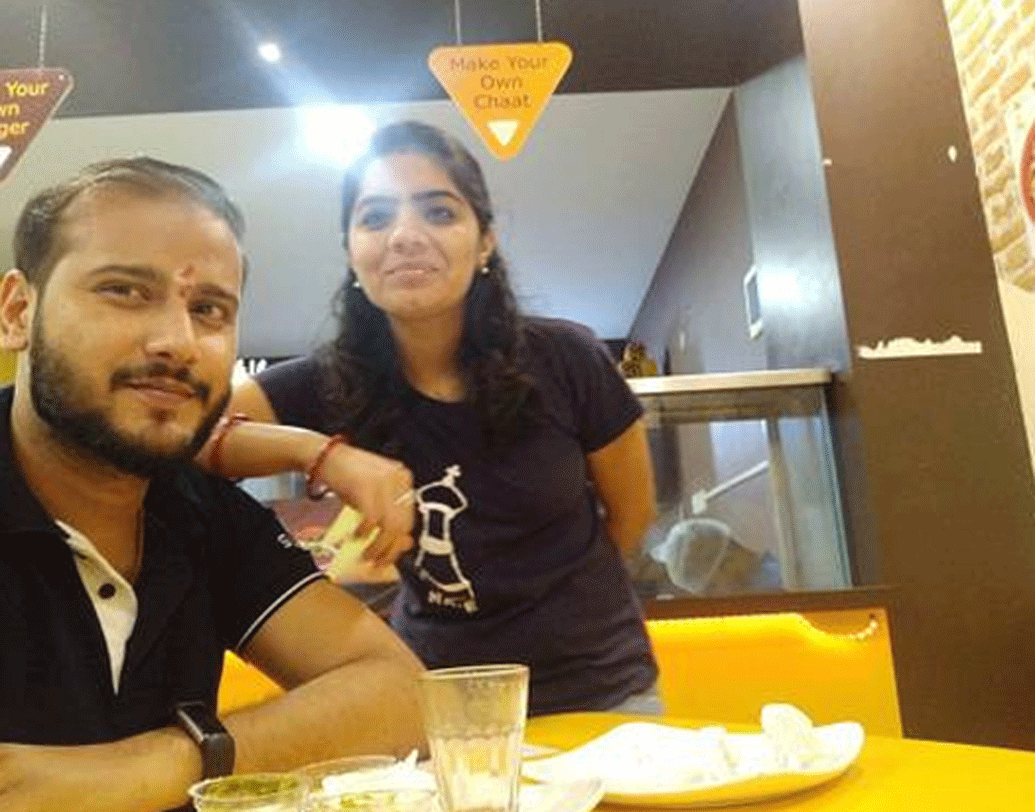 ব্যবসায় নতুনত্ব আনার চিন্তা সব সময়ই করে চলেন তাঁরা। কী ভাবে গ্রাহকদের কাছে আরও আকর্ষণীয় করে তোলা যায়, আরও নতুন কী চালু করা যায়, প্রতিনিয়ত ভেবে চলেছেন তাঁরা।