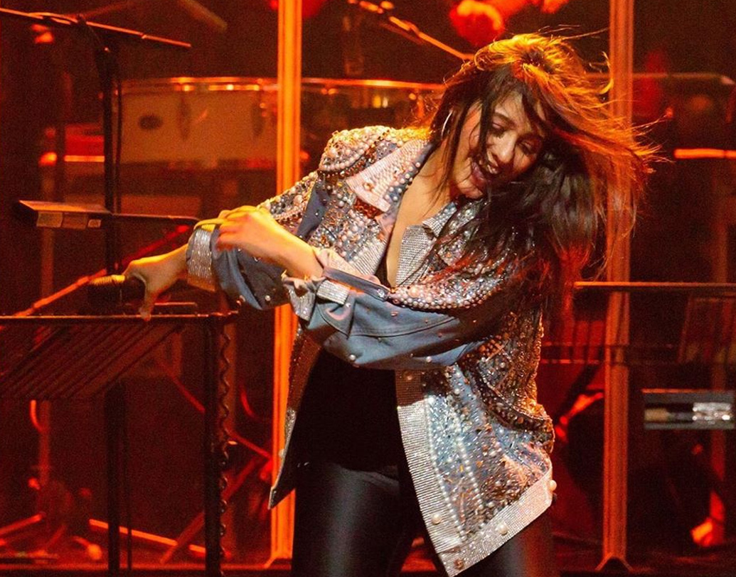 অনেকের ধারণা ছিল, পরবর্তী জীবনে হারিয়ে যাবে হয়তো। তাদের আশঙ্কা ভুল প্রমাণ করে বলিউডের প্রথম সারির গায়িকাদের একজন হয়ে উঠলেন তিনি। এরপর অনেক রিয়েলিটি শো বিজয়ী এসেছেন। তাঁদের অনেকেই আজ বিস্মৃত। কিন্তু সুনিধি আজও অমলিন।