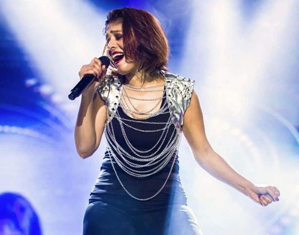 কোনও প্রথাগত শিক্ষা ছাড়াই শুধু শুনে শুনে অবিকল দ্রুত গান তুলে নেওয়ার ক্ষমতা ছিল তাঁর। সিডি আর ক্যাসেট শুনে গান তুলতেন। তারপর ক্রমাগত গেয়ে গেয়ে রপ্ত করতেন। এরপর মঞ্চে তাঁর গান শুনে কে বলবে সে পারফরম্যান্সের পিছনে কোনও প্রশিক্ষণ নেই!