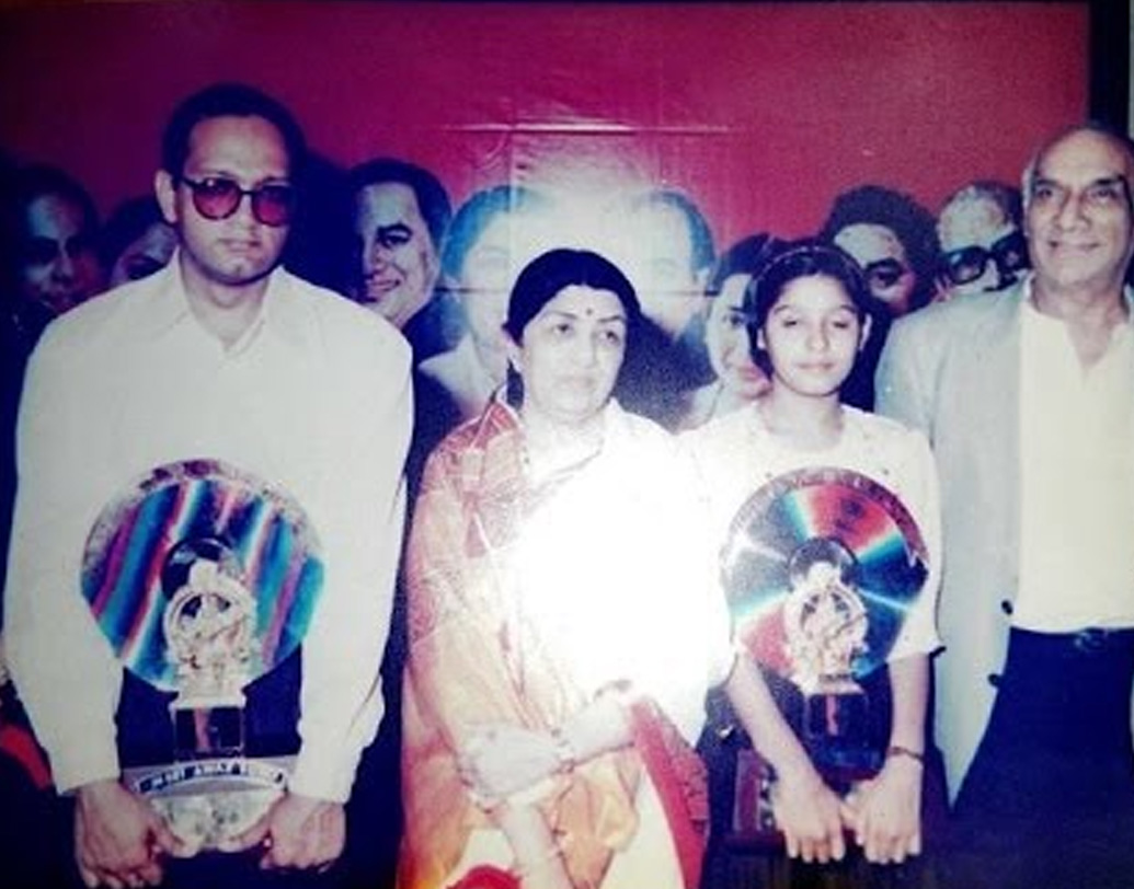 মাত্র ১১ বছর বয়সে নিধি ‘মেরি আওয়াজ শুনো’-তে বিজয়িনী হন। তার আগে তিনি গান গেয়েছিলেন অভিনেত্রী তবসুমের শো ‘তবসুম হিট প্যারাড’-এ। তিনি-ই পরিচয় করিয়ে দেন কল্যাণজি আনন্দজি-র সঙ্গে। কল্যাণজি তাঁর নাম নিধি থেকে পাল্টে করে দেন সুনিধি। তাঁর মনে হয়েছিল ‘সু’ শব্দটি সৌভাগ্য বয়ে আনবে। এবং তাঁর পূর্বাভাস সব দিক দিয়ে সত্যি হয়েছিল।