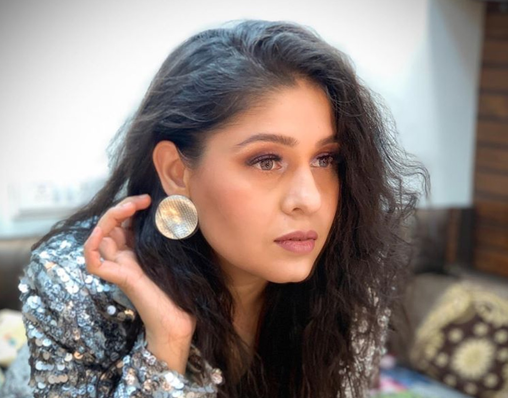 ববি-সুনিধির দাম্পত্য মাত্র এক বছর পরেই ভেঙে যায়। বিচ্ছেদের সময় মানসিক ভাবে বিধ্বস্ত সুনিধি থাকতেন অভিনেতা অন্নু কপূর এবং তাঁর স্ত্রী অরুণিতার সঙ্গে। তাঁরা সুনিধির পাশে ছিলেন জীবনের কঠিন সময়ে।