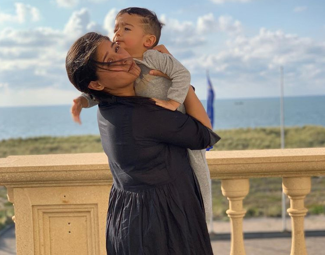 গোয়ায় একটি সাধারণ অনুষ্ঠানে বিয়ে করেন দু’জনে। তারপর জমকালো পার্টি দেন মুম্বইয়ে। ২০১৮ সালের ১ জানুয়ারি জন্ম হয় তাঁদের ছেলের। সুনিধি তাঁর নাম রেখেছেন তেগ।