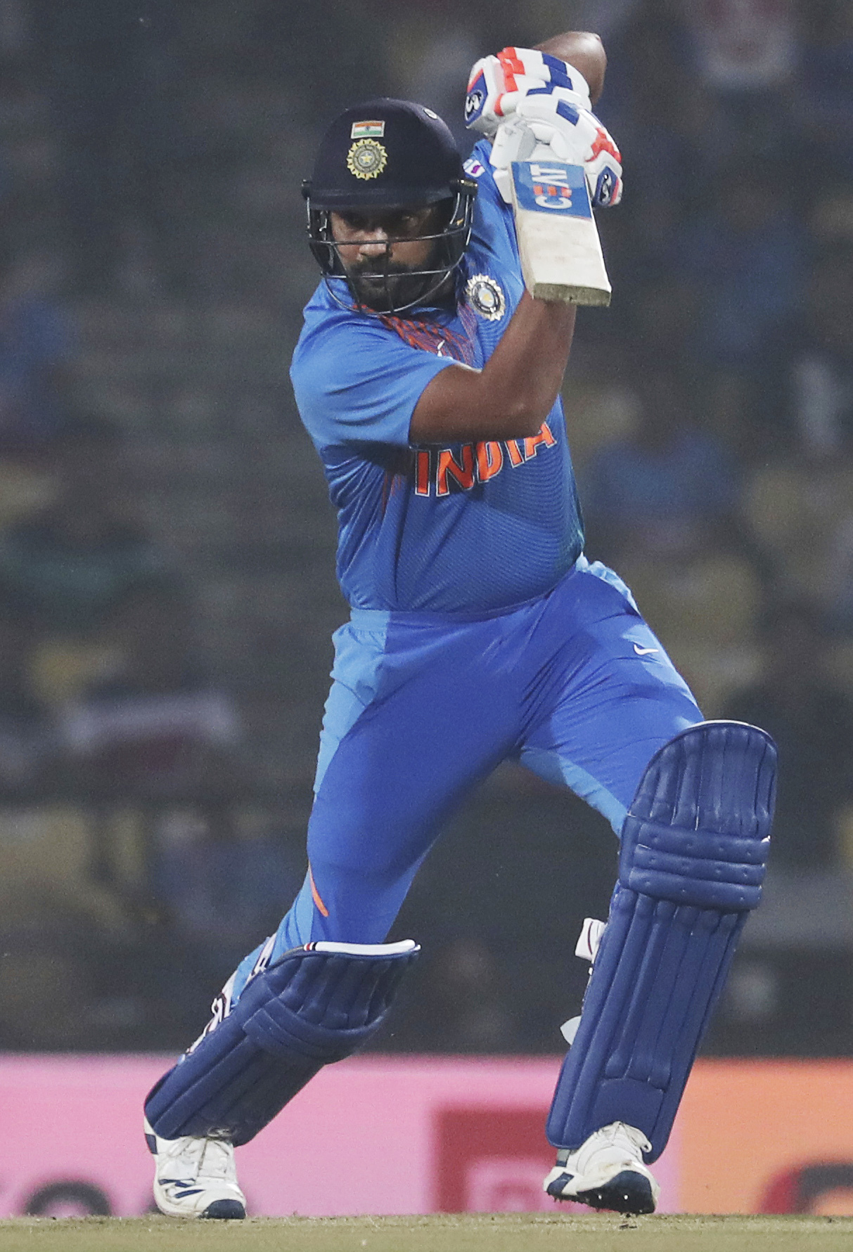 রোহিত শর্মা: ওয়েস্ট ইন্ডিজ সিরিজে রোহিত শর্মাকে বিশ্রাম দেওয়া হবে। এরকম খবরই ছড়িয়েছিল দেশের ক্রিকেটমহলে। কারণ হিসেবে বলা হচ্ছিল, নাগাড়ে খেলে চলেছেন রোহিত। সেই কারণেই তাঁকে বিশ্রাম দেওয়া হবে।  বৃহস্পতিবার অবশ্য রোহিতকে রেখে দিয়েই দল নির্বাচন করলেন নির্বাচকরা।