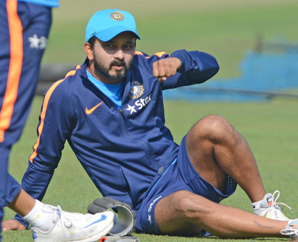 কেদার যাদব: বিশ্বকাপে তাঁর মন্থর ব্যাটিং নিয়ে অনেক চর্চা হয়েছিল। শেষ ওয়ানডে ম্যাচ তিনি খেলেছেন বিশ্বকাপের সেমিফাইনালে। সেই কেদার যাদবকে ফেরানো হল ক্যারিবিয়ানদের বিরুদ্ধে ওয়ানডে সিরিজে। মিডল অর্ডারে কেদার যাদব দলকে নির্ভরতা দিতে পারবেন। সেই কারণেই তাঁকে দলে নিয়েছেন নির্বাচকরা।