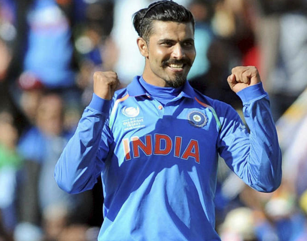 রবীন্দ্র জাডেজা: বাংলাদেশের বিরুদ্ধে টি-টোয়েন্টি সিরিজে বিশ্রামে ছিলেন। কিন্তু টেস্টে দারুণ ফর্মে রয়েছেন তিনি। ব্যাট হাতেও ভরসা দেখিয়েছেন। ফলে, অলরাউন্ডার হিসেবে তাঁর উপর আস্থা রাখতেই পারে ভারত। আর ফিল্ডার জাডেজার তো তুলনাই হয় না।