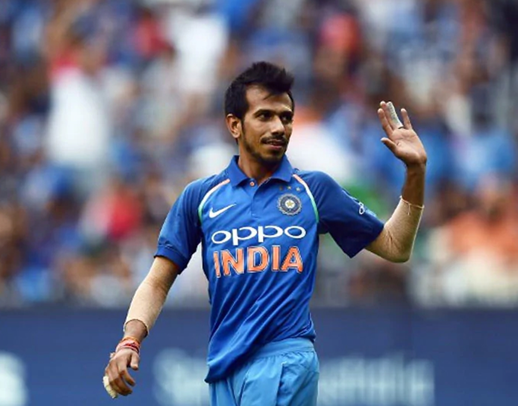 যুজবেন্দ্র চহাল: বাংলাদেশের বিরুদ্ধে টি-টোয়েন্টি সিরিজে লেগস্পিনার দেখিয়েছেন তিনি দলের পক্ষে কতটা গুরুত্বপূর্ণ। রিস্ট স্পিনার হিসেবে মাঝের ওভারগুলোয় উইকেট নেওয়ার দায়িত্ব তাঁর উপর। আর চহাল দেখিয়েছেন তিনি এই দায়িত্ব নেওয়ার ক্ষমতা ধরেন।