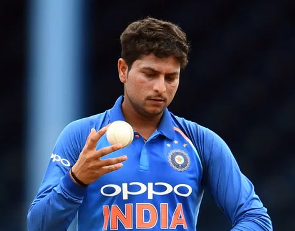 কুলদীপ যাদব: চায়নাম্যান বলেই রহস্য জড়িত তাঁর বোলিংয়ে। যদিও সেই রহস্য ক্রমশ কমছে। বিশ্বকাপেও দেখা গিয়েছে তাঁকে খেলতে তেমন সমস্যায় পড়ছেন না ব্যাটসম্যানরা। ওভারের দুই ফরম্যাট থেকে তাই বিশ্রাম দেওয়া হয়েছিল তাঁকে। এ বার সুযোগ কাজে লাগাতে হবে বাঁ-হাতি রিস্ট বোলারকে।