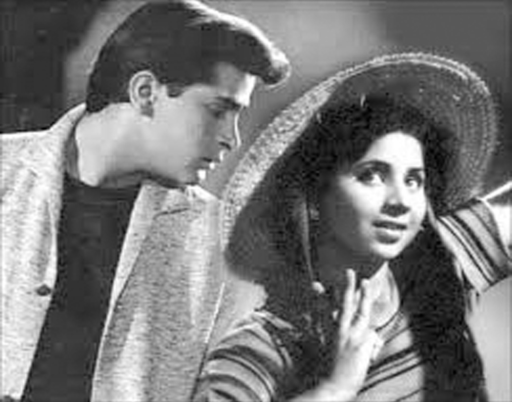 মাত্র ১২ বছর বয়সে গীতা প্রথম অভিনয় করেন ‘কবলার’ ছবিতে। নায়িকা হিসেবে আত্মপ্রকাশ ‘বদনামি’ ছবিতে, ১৯৪৬ সালে। পঞ্চাশের দশকে নায়িকা গীতা বালি অভিনয় করেছিলেন তাঁর হবু শ্বশুরমশাই পৃথ্বীরাজ কপূর এব‌ং হবু ভাসুর রাজ কপূরের সঙ্গেও।