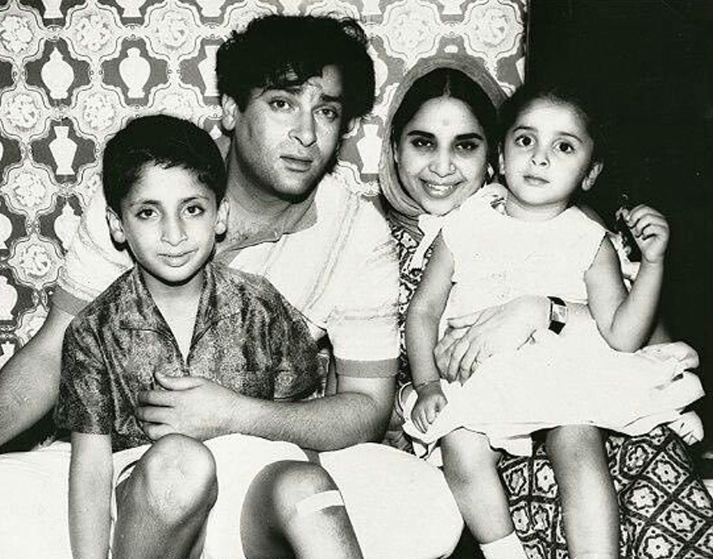 ‘কফি হাউজ’ ছবির শুটিংয়ে গীতা বালির সঙ্গে আলাপ শাম্মি কপূরের। দু’জনে বিয়ে করেন ১৯৫৫ সালের ২১ জানুয়ারি। তাঁদের ছেলের নাম আদিত্যরাজ কপূর এব‌ং মেয়ের নাম কাঞ্চন।