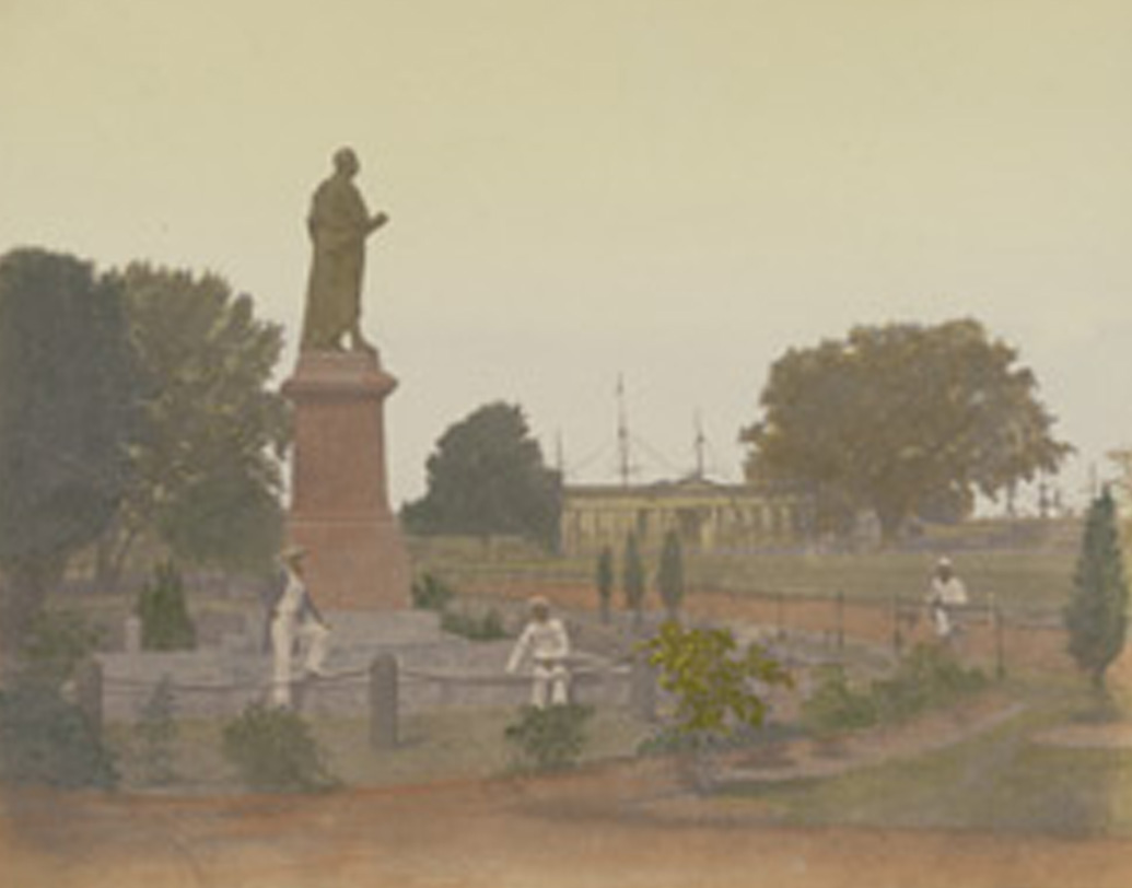 দুই বোনের মধ্যে বড় জন, এমিলি ইডেনকে বলা হত ‘বড়ি মেমসাহিব’। ইডেন উদ্যান তাঁর তরফে কলকাতাকে দিয়ে যাওয়া উপহার। তবে দুই বোনের ইচ্ছেপূরণে লর্ড অকল্যান্ডের ভূমিকাও অনস্বীকার্য।আগে লর্ড অকল্যান্ডের মূর্তি ছিল ইডেন উদ্যানে। পরে তা স্থানান্তরিত হয় হাইকোর্টের দিকে। কিন্তু যাঁদের জন্য এই উদ্যানের জন্ম, সেই দুই বোনের স্মৃতি বা স্মারক বিশেষ নেই।