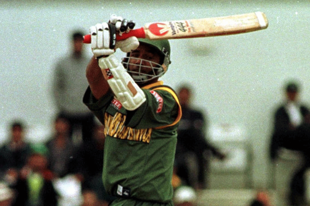 শাহরিয়ার হোসেন: ২০০০ সালের ভারত-বাংলাদেশ টেস্ট ম্যাচে ওপেন করেছিলেন। মাত্র তিনটি টেস্ট খেলেছেন তিনি। ১৯৯৯ ছিল তাঁর ক্রিকেট জীবনের সেরা বছর। ওই বছর কেনিয়ার বিরুদ্ধে একদিনের ম্যাচে ৯৫ রান করেছিলেন। নারায়ণগঞ্জে জন্মানো এই ক্রিকেটার চোটের কারণে ২০০৪ সালে টেস্ট এবং একদিনের ক্রিকেট থেকে অবসর নেন।