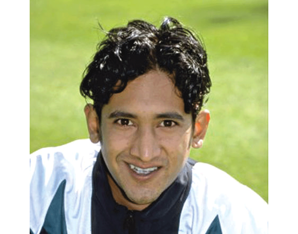 মেহরাব হোসেন: ১৯৭৮ সালে ঢাকায় জন্ম মেহরাব হোসেনের। তিনিই বাংলাদেশের প্রথম সেঞ্চুরি করা ক্রিকেটার। ১৯৯৯ সালে জিম্বাবোয়ের বিরুদ্ধে ১০১ রান করেছিলেন তিনি। ১৯৯৮ থেকে ২০০৩ সাল পর্যন্ত মোট ন’টা টেস্ট এবং ১৮ একদিনের ম্যাচ খেলেছেন।