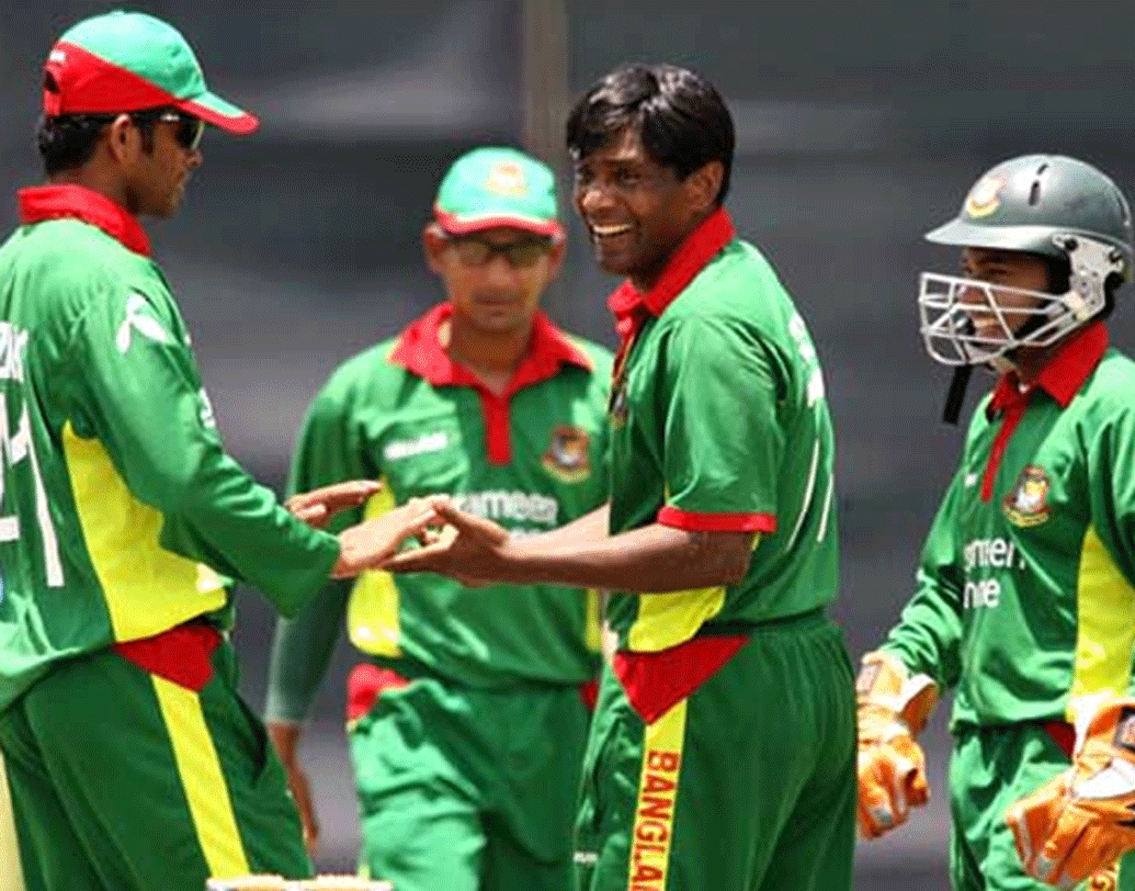 মহম্মদ রফিক: অলরাউন্ডার রফিক বর্তমানে বাংলাদেশি ক্রিকেট কোচ। বাংলাদেশের ইতিহাসের অন্যতম সেরা স্পিনার তিনি। ২০০৮ সালে টেস্ট এবং ২০০৭ সালে ওয়ানডে থেকে তিনি অবসর নেন।