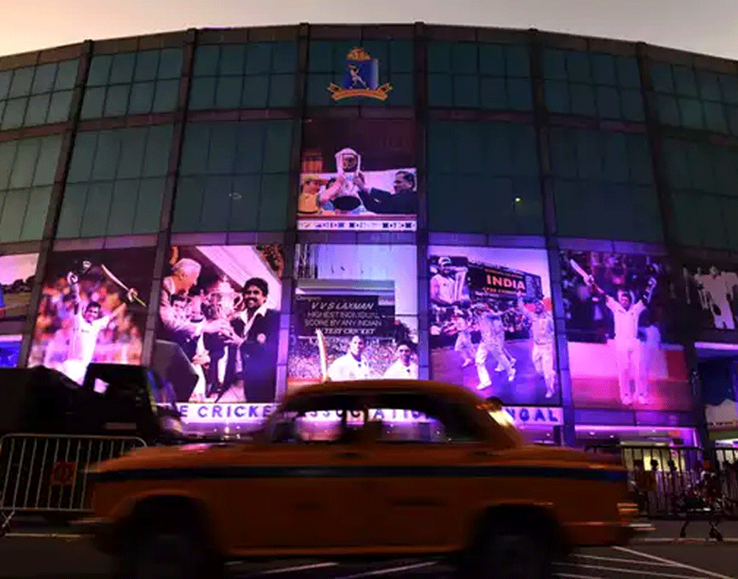 একই সঙ্গে দুটো ইতিহাস গড়তে চলেছে ইডেন। ইডেনের ইতিহাসে ভারত-বাংলাদেশের প্রথম টেস্ট ম্যাচ এটা। তার উপরে গোলাপি বলে খেলা।